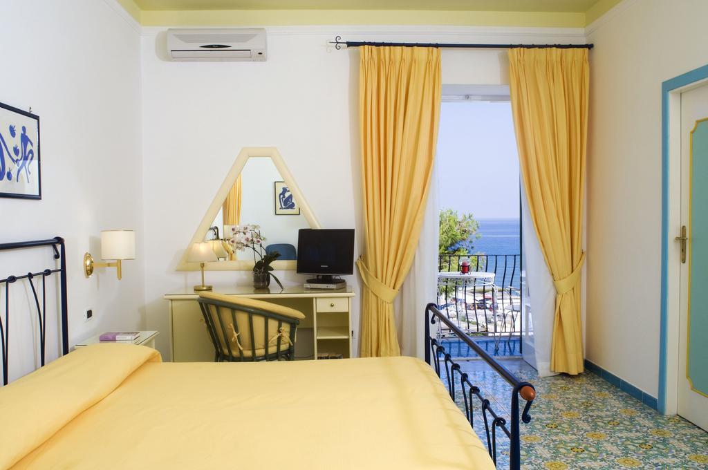 Hotel Villa Bianca Forio  Bilik gambar
