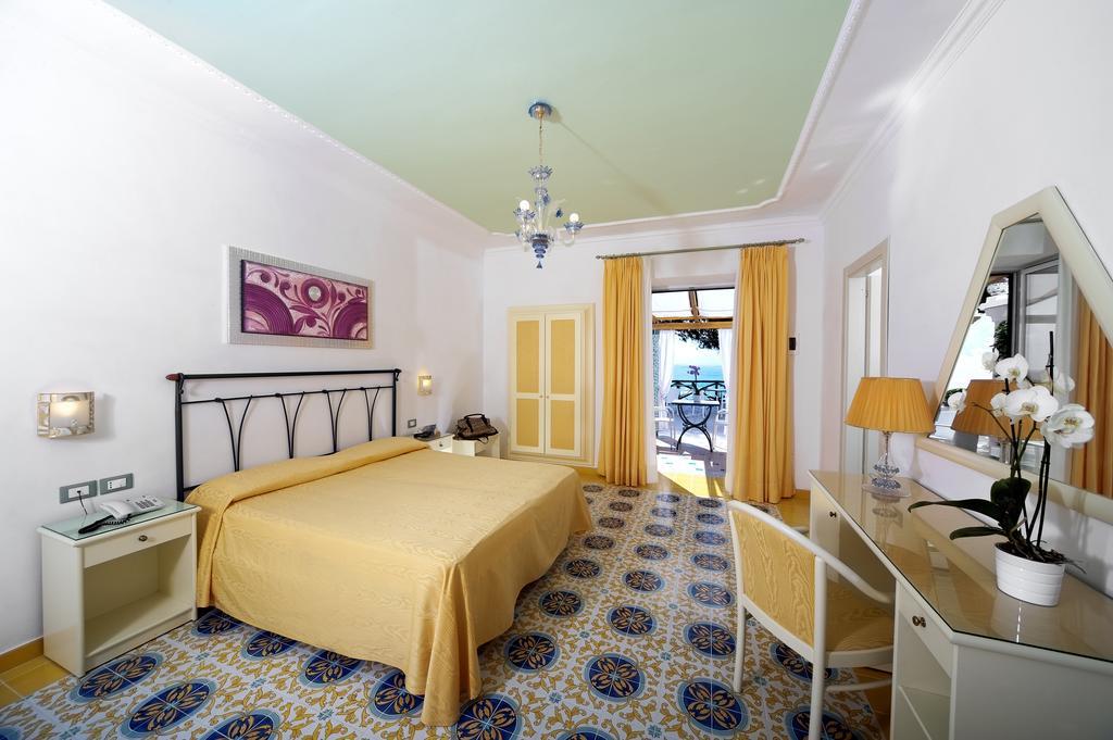 Hotel Villa Bianca Forio  Bilik gambar